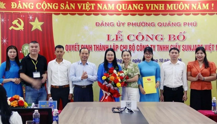 Sunjade Vietnam 신발 유한회사 지부 설립 결정 발표식. 사진: 회사 노동조합 제공 (2026년 10월 8일 촬영)