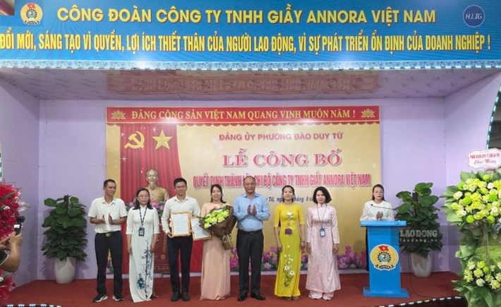 Annonce de la décision de créer une cellule du parti à Annora Vietnam Shoe Co., Ltd. Photo: Xuan Hung