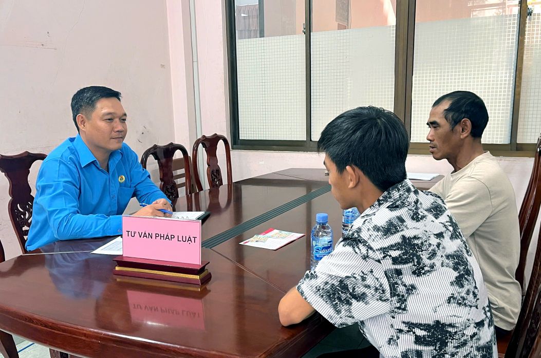 Công đoàn Đồng Tháp hỗ trợ công nhân khởi kiện, đòi quyền lợi BHXH