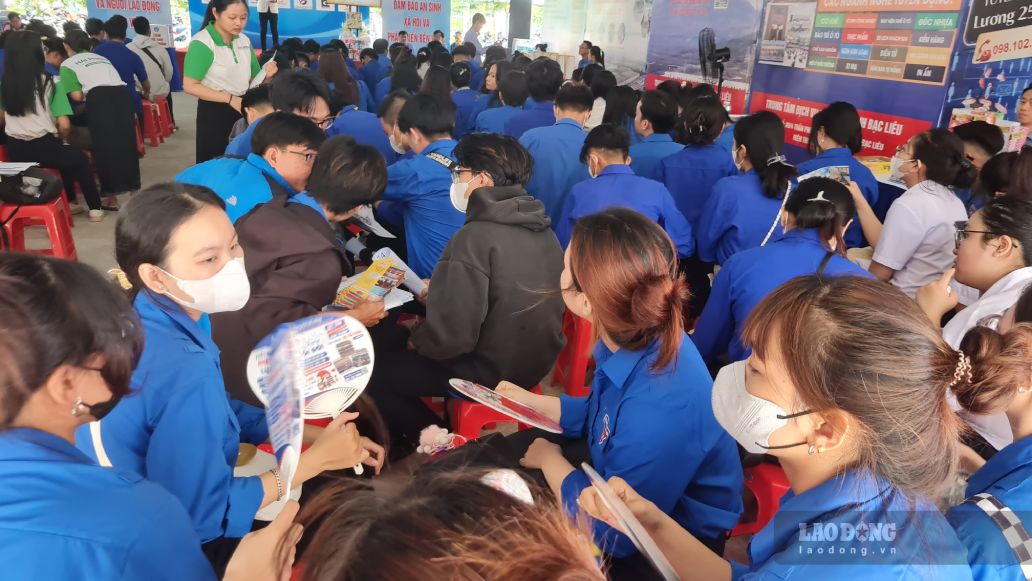 Trung tâm Dịch vụ việc làm thường xuyên tổ chức tư vấn lao động việc làm cho thanh niên (ảnh chụp tháng 5.2026). Ảnh: Nhật Hồ.