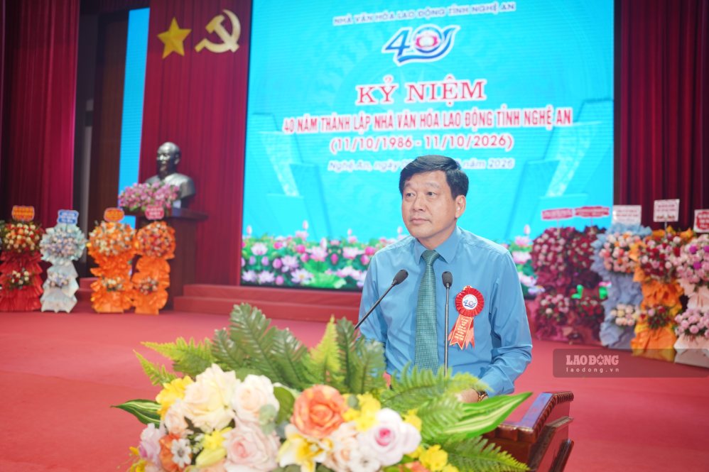Ông Kha Văn Tám - Chủ tịch Liên đoàn Lao động tỉnh Nghệ An phát biểu tại buổi lễ. Ảnh: Duy Chương