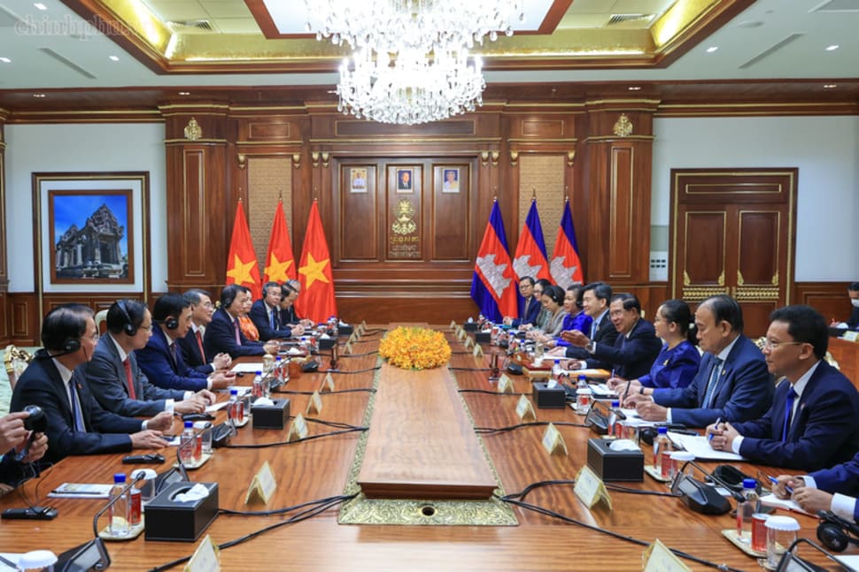 Ủy viên Bộ Chính trị, Thủ tướng Chính phủ Lê Minh Hưng hội kiến Chủ tịch Đảng Nhân dân, Chủ tịch Thượng viện Campuchia Hun Sen. Ảnh: chinhphu.vn