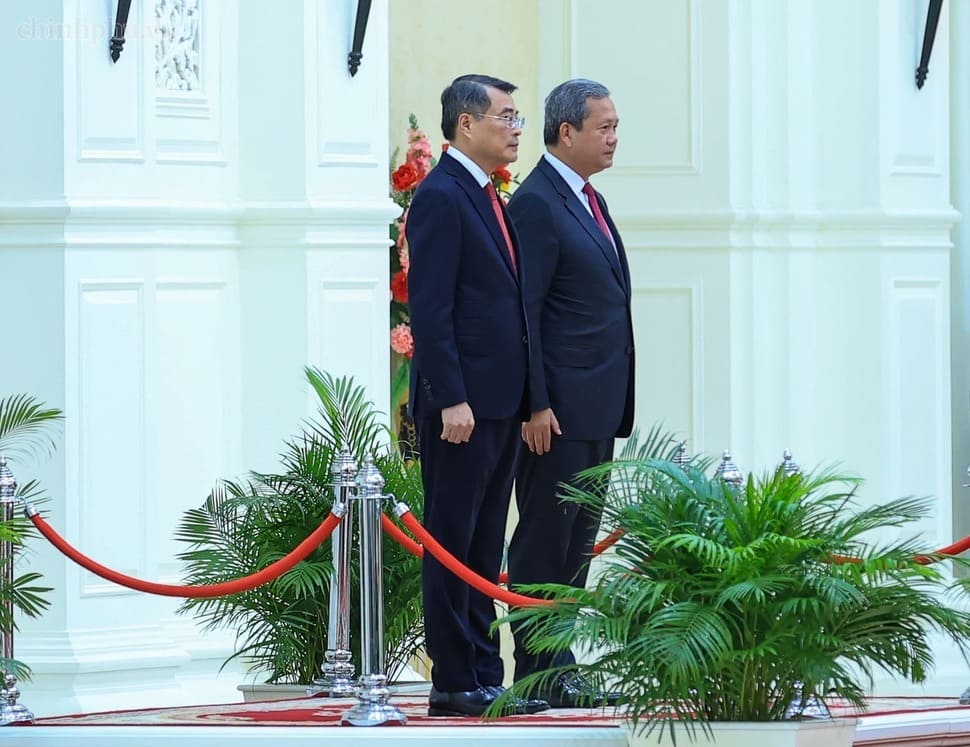 Thủ tướng Chính phủ Hoàng gia Campuchia Hun Manet chủ trì lễ đón chính thức Ủy viên Bộ Chính trị, Thủ tướng Chính phủ Lê Minh Hưng. Ảnh: chinhphu.vn