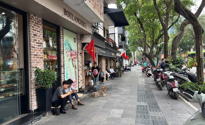 Hà Nội đề xuất cho thuê vỉa hè phát triển kinh tế đêm theo lộ trình 3 giai đoạn