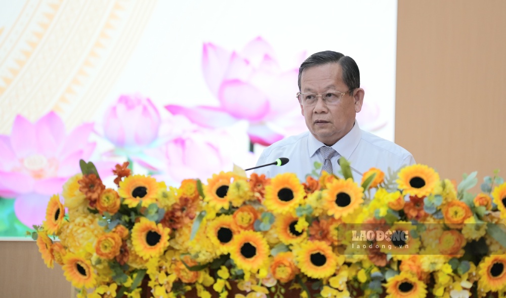 Giám đốc Sở Nội vụ tỉnh An Giang Nguyễn Hoàng Thông phát biểu tại kỳ họp. Ảnh: Nguyên Anh