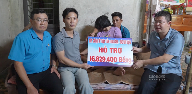 Trao hơn 16,8 triệu đồng hỗ trợ nữ sinh Lào Cai liệt toàn thân sau bạo bệnh