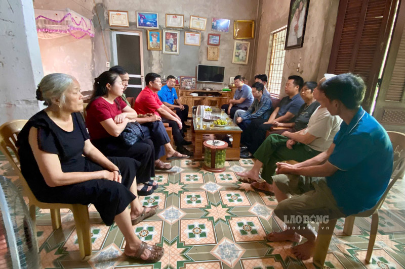 Sự chung tay của bạn đọc và các nhà hảo tâm giúp tiếp thêm động lực để em Ngô Thị Ánh Nguyệt và gia đình vượt qua khó khăn. Ảnh: Đinh Đại