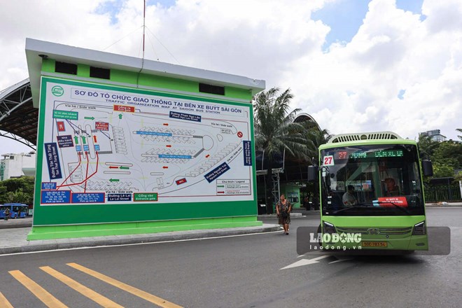 Taking the free bus, students in Ho Chi Minh City also have the opportunity to receive tickets home for Tet