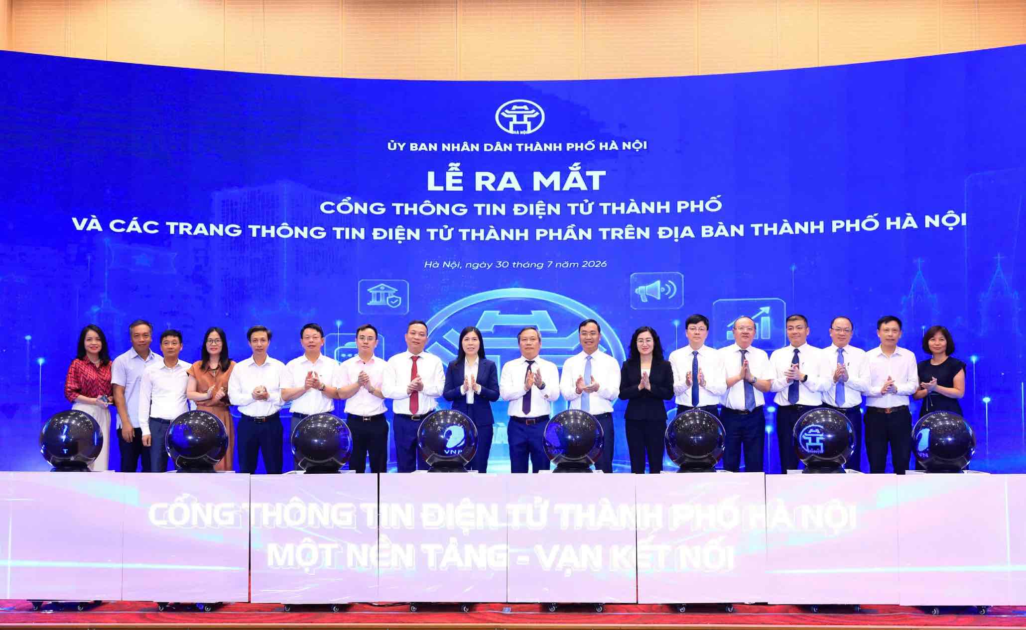 Lễ ra mắt Cổng Thông tin điện tử TP và các trang thông tin điện tử thành phần trên địa bàn TP Hà Nội. Ảnh: UBND TP Hà Nội