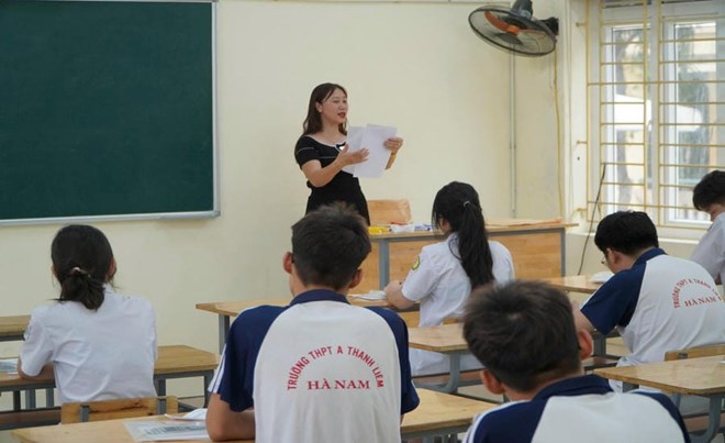 Maintaining the high school graduation exam, towards organizing exams on computers