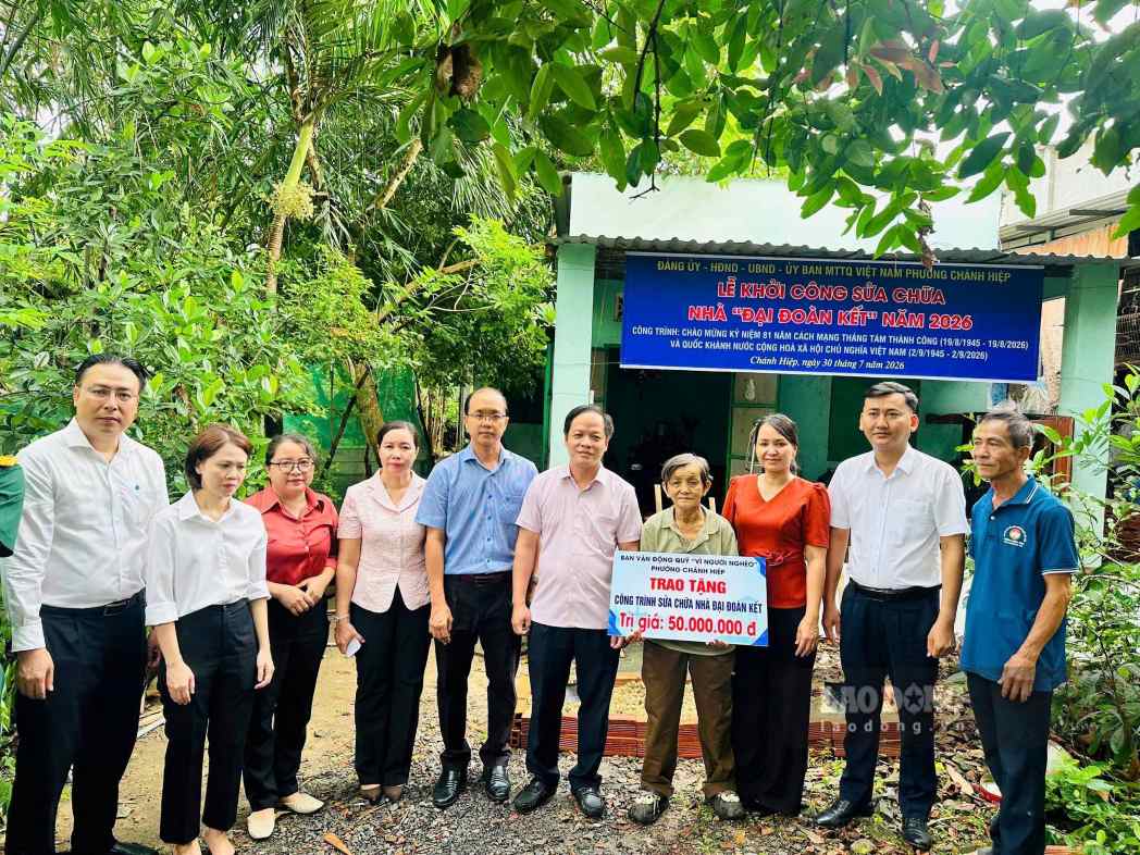 Implementing 5 Great Solidarity houses for families in difficult circumstances in Chanh Hiep ward