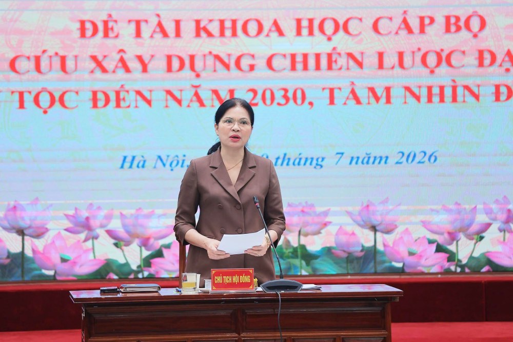 Bà Hà Thị Nga - Ủy viên Trung ương Đảng, Phó Chủ tịch - Tổng Thư ký Ủy ban Trung ương  Mặt trận Tổ quốc Việt Nam phát biểu tại hội nghị. Ảnh: Hoài Nam / MTTQ Việt Nam