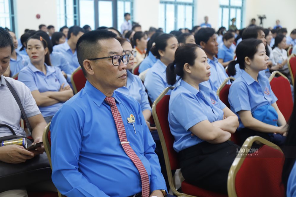 Người lao động, đoàn viên tham dự hội nghị. Ảnh: Hữu Long