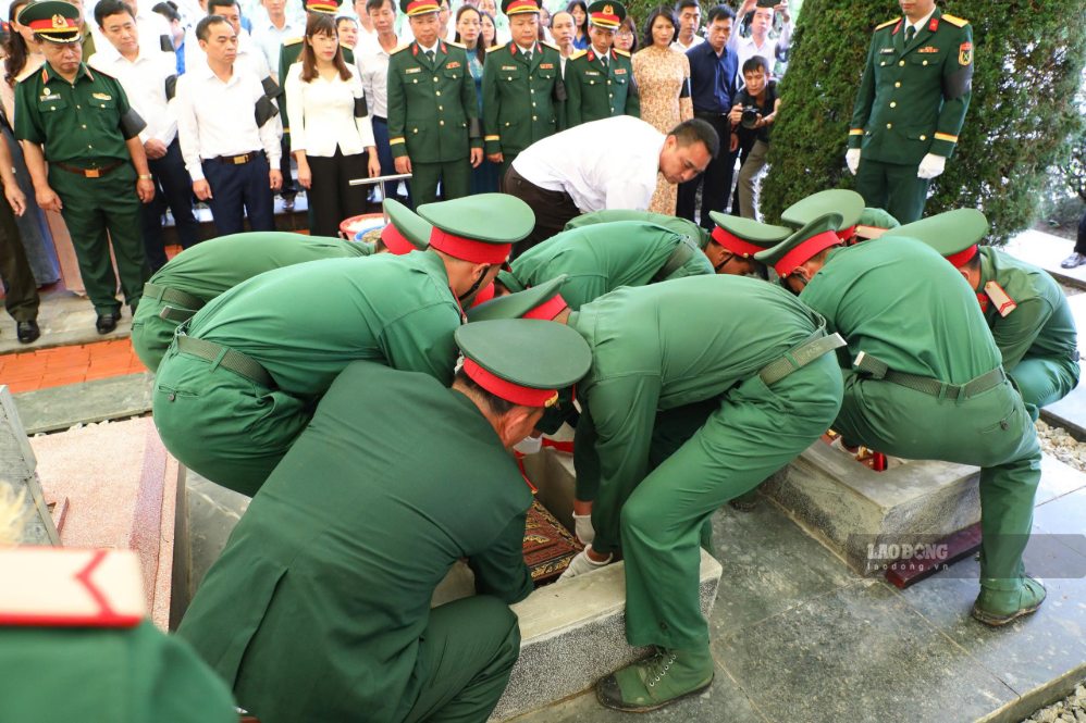Về công tác tìm kiếm, đến nay, các đội đã tổ chức khảo sát, xác minh tại nhiều địa điểm có manh mối từ các nhân chứng và các tư liệu được người dân cung cấp. Trong đó đã tìm kiếm, quy tập được 2 hài cốt liệt sĩ tại bản Lồng, xã Quài Tở đưa về an táng tại Nghĩa trang liệt sĩ Độc Lập. Ảnh: Văn Thành Chương