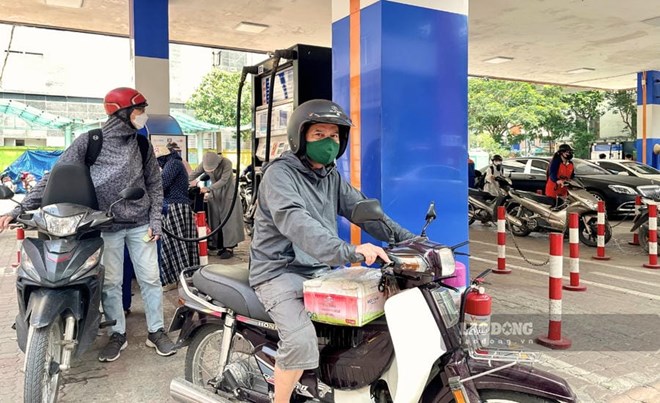 Hanoi supports low-income people to exchange for old motorbikes: People have more motivation to switch