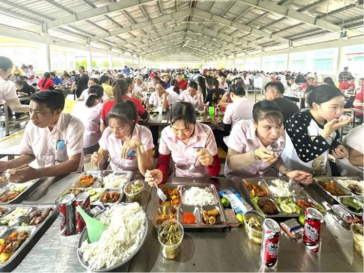 Trade Union Meals" serves more than 4,000 meals for union members and workers. Photo: Thanh Vu, Grassroots Trade Union of Hansae TG Co., Ltd.