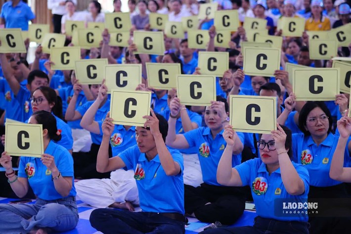 Các đoàn viên tham gia chương trình Rung chuông vàng. Ảnh: Phúc Đạt
