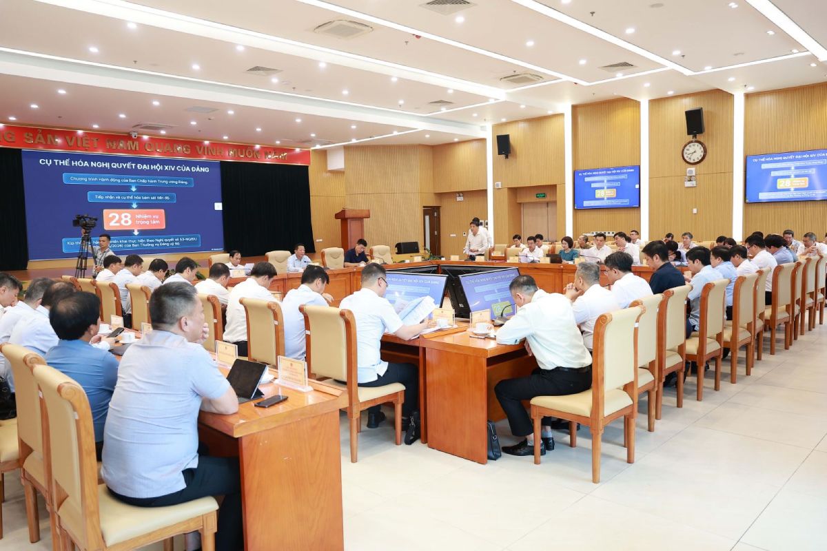 Quang cảnh hội nghị Giao ban công tác tháng 7 và triển khai nhiệm vụ trọng tâm tháng 8.2026 của ngành Xây dựng. Ảnh: Cổng thông tin Bộ Xây dựng