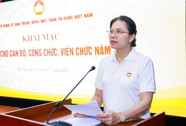 Bà Hà Thị Nga - Ủy viên Trung ương Đảng, Phó Chủ tịch - Tổng Thư ký UBTƯ MTTQ Việt Nam - phát biểu tại hội nghị. Ảnh: Quang Vinh/Mặt trận Tổ quốc

