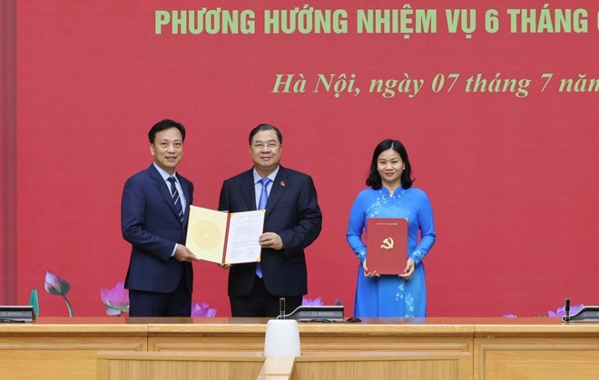 Trao quyết định nhân sự Thủ trưởng, Phó Thủ trưởng cơ quan Đảng ủy Chính phủ