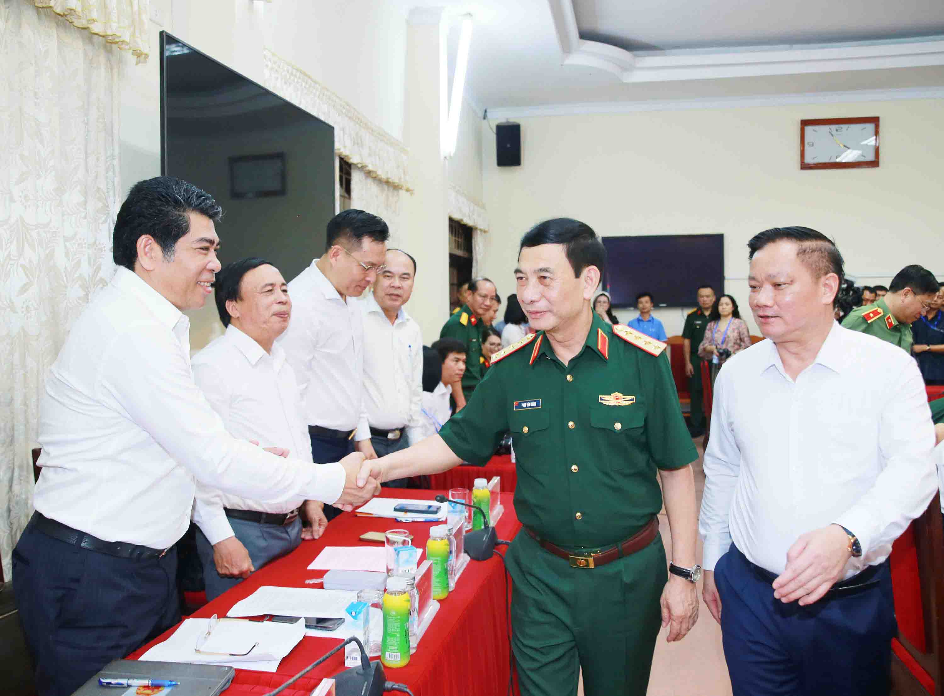 Nghệ An cần chú trọng phát triển kinh tế gắn với xây dựng thế trận quốc phòng toàn dân