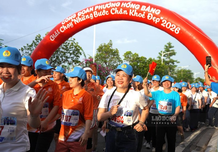 Gần 4.000 vận động viên tham dự giải chạy Công đoàn phường Hồng Bàng, Hải Phòng tổ chức sáng 1.8. Ảnh: Mai Dung
