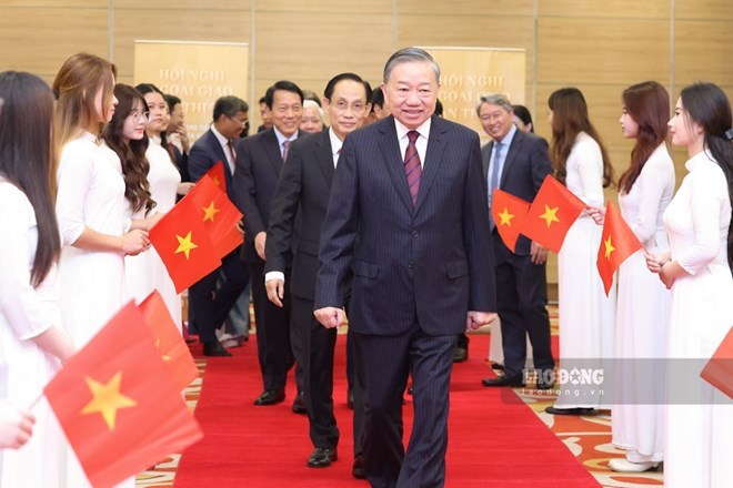Tổng Bí thư, Chủ tịch nước Tô Lâm dự phiên khai mạc toàn thể Hội nghị Ngoại giao lần thứ 33 tại Trung tâm Hội nghị Quốc tế, Hà Nội. Ảnh: Hải Nguyễn
