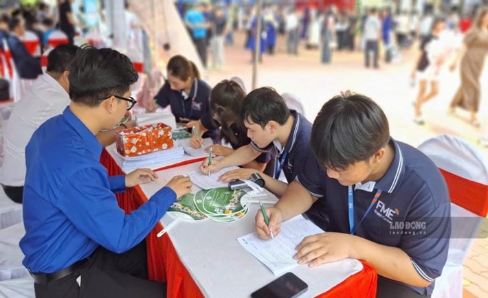 Doanh nghiệp liên tục tuyển lao động phổ thông tại TP Cần Thơ. Ảnh: Hương Nha
