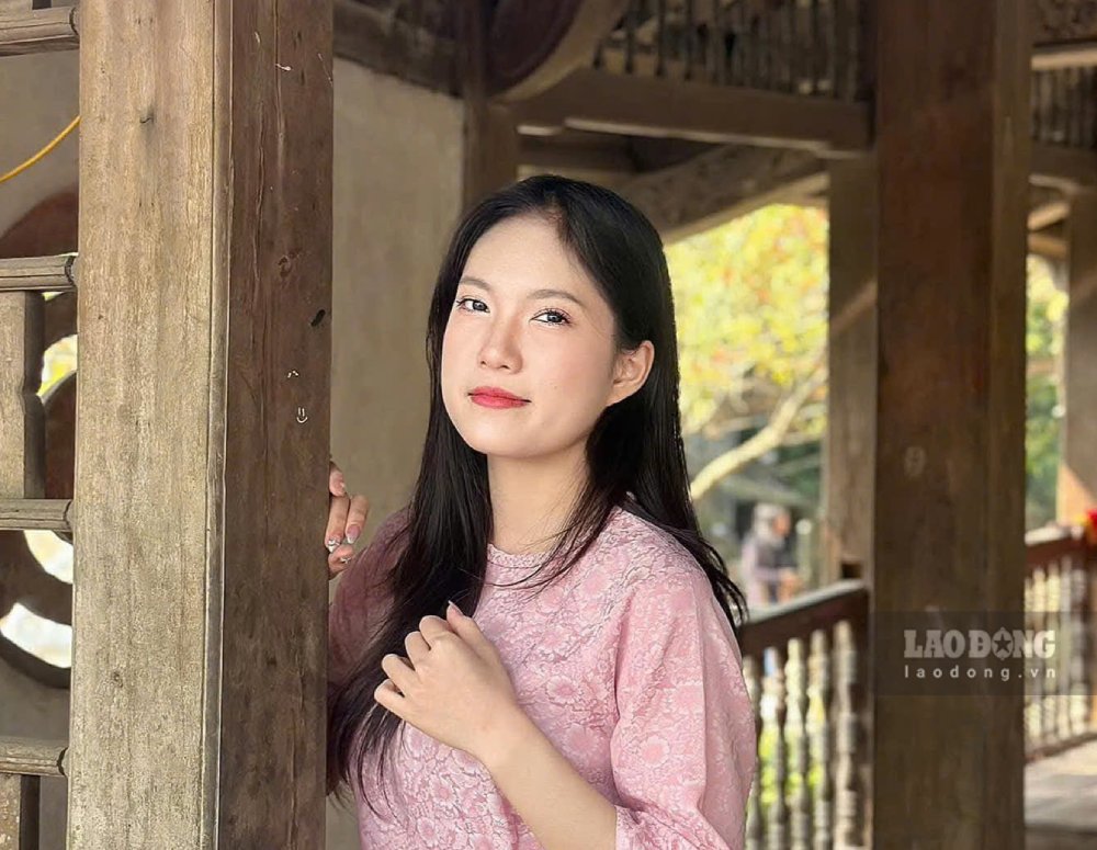 Nhờ học thêm nghề làm bánh, mỗi tháng chị Nhi có thu nhập thêm khoảng 3,5 triệu đồng. Ảnh: Quỳnh Chi