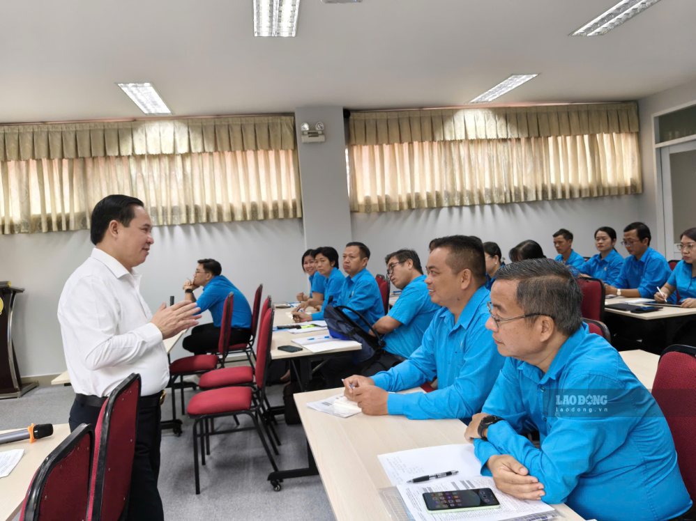 Gần 100 cán bộ công đoàn được nâng cao trình độ lý luận và nghiệp vụ