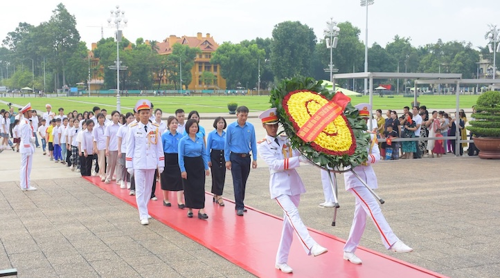 Công đoàn Dệt may Việt Nam biểu dương con cán bộ, công nhân viên, người lao động