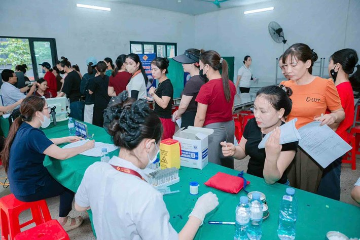 Health check for employees of Hop Thai Chinh Vietnam Co., Ltd. Photo: Ha Tinh Trade Union