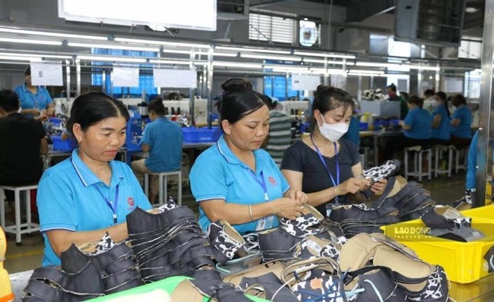 Công nhân tại xã Đại Đồng. Ảnh: Minh Nguyễn
