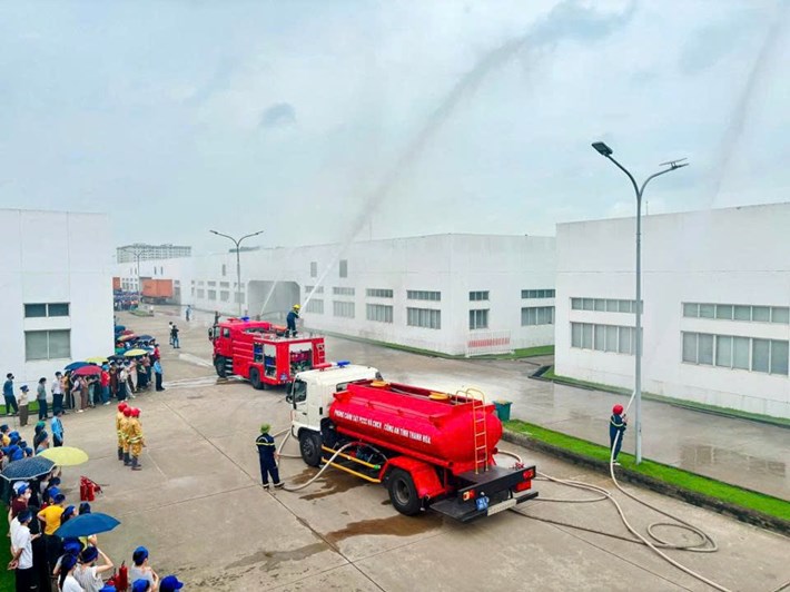 Trang bị kiến thức, kỹ năng PCCC cho người lao động Sakurai Việt Nam. Ảnh: Công đoàn Thanh Hoá
