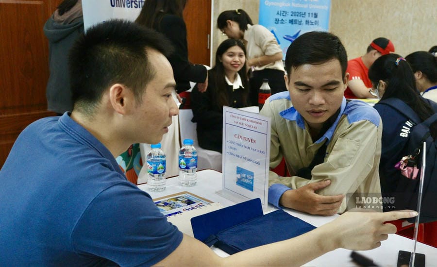 Lao động trung niên tìm cơ hội mới trước làn sóng công nghệ