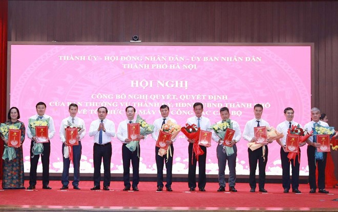 Hà Nội công bố loạt quyết định về công tác cán bộ