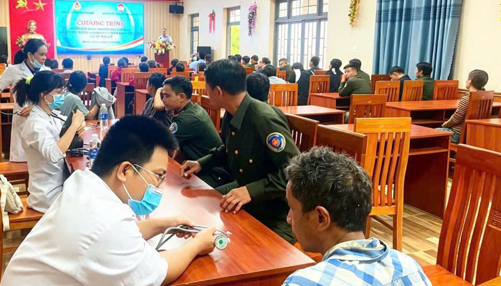 Công đoàn phường Tam Kỳ, Đà Nẵng tổ chức khám bệnh cho đoàn viên, nhân dân vùng cao