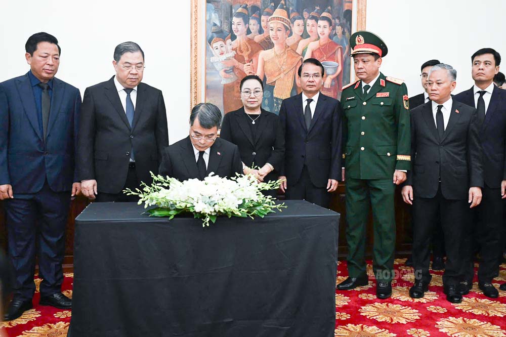 Lãnh đạo Đảng, Nhà nước, Quốc hội, Chính phủ viếng Chủ tịch Quốc hội Lào