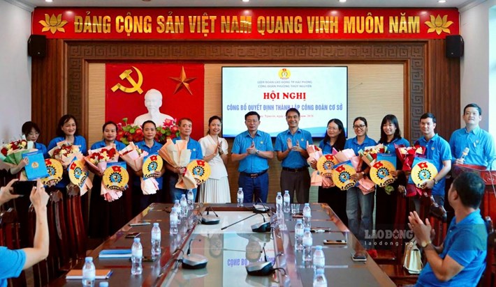 9 đơn vị thành lập công đoàn cơ sở tại phường Thủy Nguyên, Hải Phòng. Ảnh: Mai Dung
