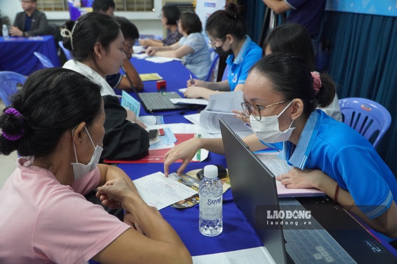 Gần 12.000 chỉ tiêu tuyển dụng đến với người lao động TPHCM