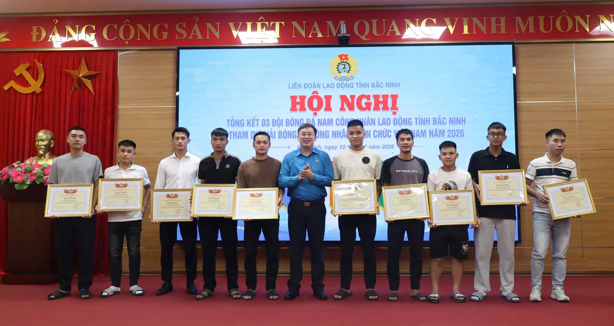 Bắc Ninh khen thưởng 86 cá nhân có thành tích tại Giải bóng đá công nhân