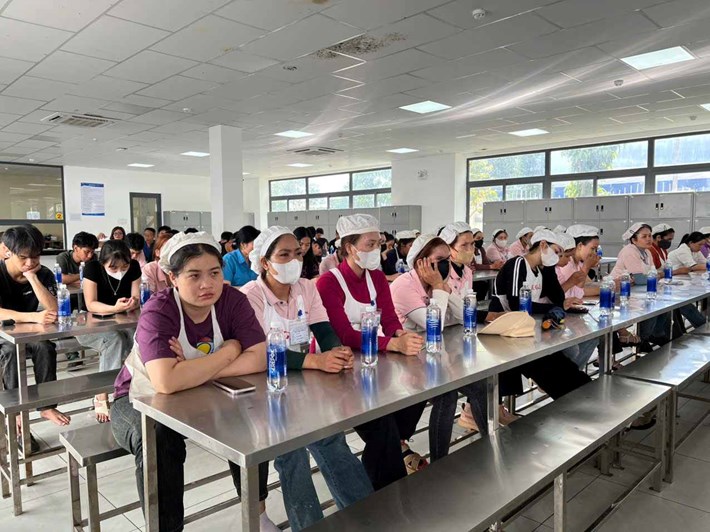 Những năm qua, các cấp công đoàn tỉnh Đắk Lắk thường xuyên tuyên truyền phổ biến chủ trương, đường lối của Đảng, chính sách, pháp luật của Nhà nước đến đoàn viên, người lao động. Ảnh: LĐLĐ tỉnh Đắk Lắk

