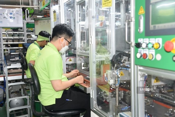 Lao động nam đóng BHXH 25 năm, sẽ được hưởng tỉ lệ % hưởng lương hưu hằng tháng là 55%. Ảnh: Nam Dương