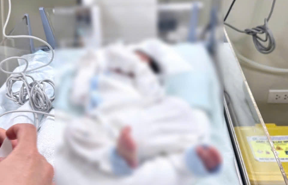 Sức khỏe cháu bé đã ổn định. Ảnh: Phòng CSGT Hà Nội