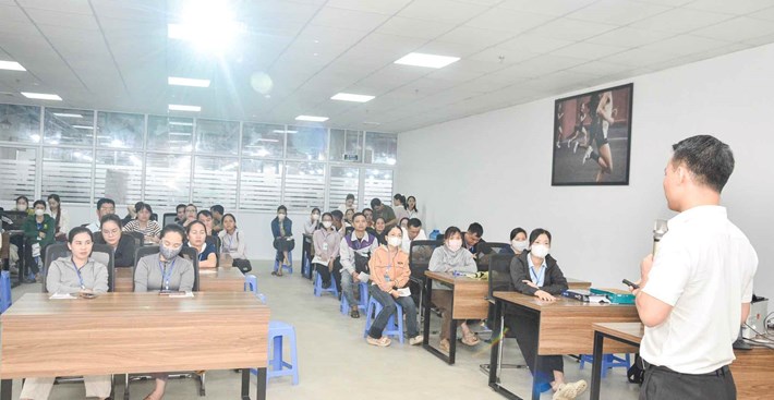 Gần 200 lao động hưởng trợ cấp thất nghiệp được kết nối việc làm. Ảnh: Trung tâm Dịch vụ việc làm Nghệ An
