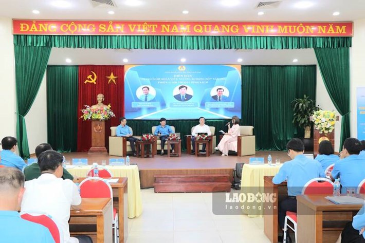 Lãnh đạo Tổng LĐLĐVN, Bộ Công Thương, Công đoàn Công Thương Việt Nam tham gia diễn đàn. Ảnh: Việt Bắc