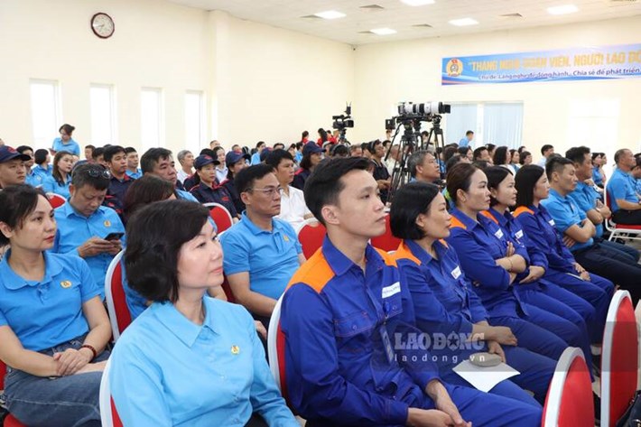 Các đoàn viên, người lao động dự diễn đàn. Ảnh: Việt Bắc