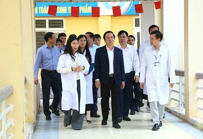 Lãnh đạo tỉnh khảo sát, chỉ đạo sắp xếp ngành Y tế và xây dựng Bệnh viện Đa khoa Hưng Yên. Ảnh: Cổng TTĐT tỉnh Hưng Yên