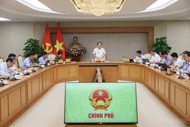 Ủy viên Trung ương Đảng, Phó Thủ tướng Chính phủ Lê Tiến Châu chủ trì cuộc họp với Bộ Giáo dục và Đào tạo về công tác chuyển đổi số. Ảnh: VGP