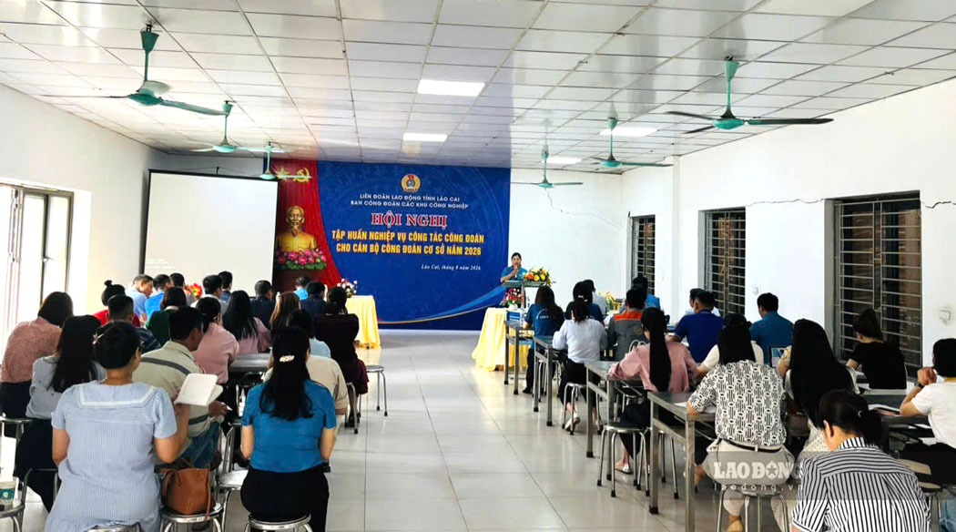 Lao Cai trains professional skills for industrial park trade union officials